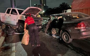 La camioneta brincó el camellón e invadió el carril contrario. | Ángel Mercado