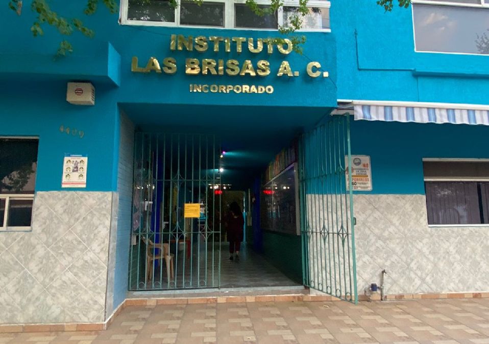 Suspenden clases en Instituto Las Brisas tras hallazgo de cámaras en sanitarios. | Pamela Villanueva