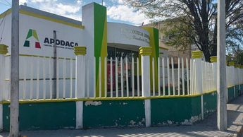 Los adultos mayores hicieron fila varias horas para terminar quedándose “colgados”. | Fabricio Gallegos