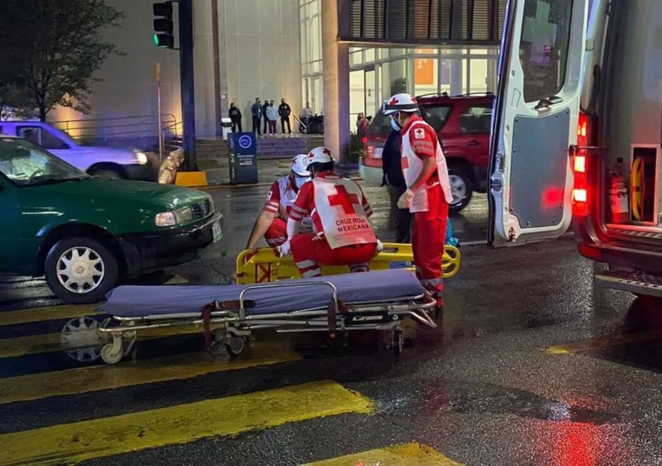 Atropellan a hombre sobre avenida Pino Suárez en el Centro de Monterrey