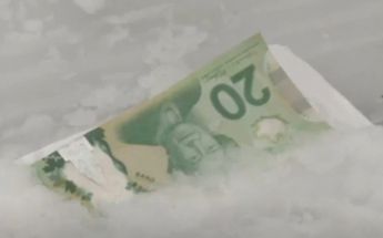 Así estaba el billete que halló Bell / YouTube @globalnews