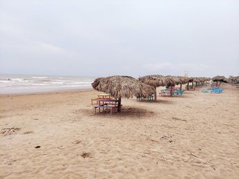Durante ciertos periodos del año, el oleaje en Playa Bagdad puede intensificarse debido a frentes fríos. | México Ruta Mágica