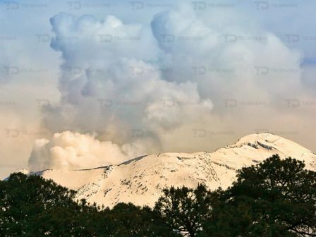 Aspecto del cráter nevado del volcán Popocatépetl / Andrés Lobato