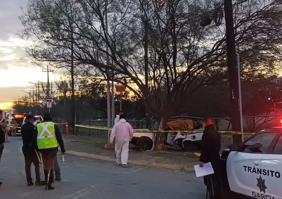 Muere taxista tras chocar contra árbol en la Carretera a García
