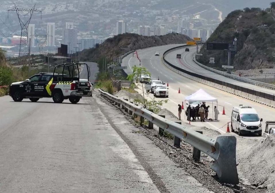 El fallecido en la autopista Monterrey-Saltillo fue descrita como de complexión delgada, tez aperlada y 1.60 metros de estatura. | Agustín Martínez