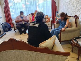 La intervención oportuna de la seguridad universitaria evitó que la maestra entregara 250 mil pesos | Foto: Josefina Ruiz