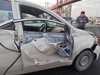 Una camioneta resultó con daños luego del doble accidente en Escobedo. | Francisco Zúñiga Esquivel