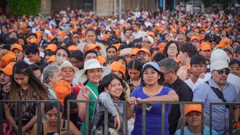 Cerca de 300 mil personas disfrutaron de la mezcla musical clásica con la cumbia. | Juan Carlos Fernández