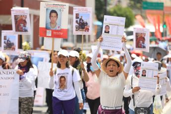 Los rostros de miles de desaparecidos inundan las calles de Puebla / Agencia Es Imagen
