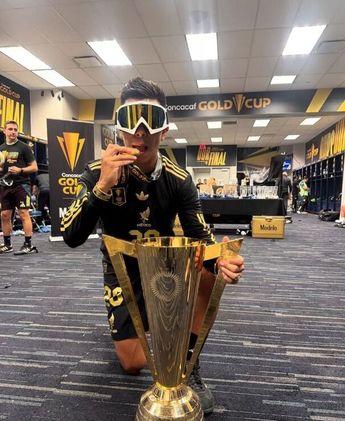 Efraín ha logrado ganarse el cariño de la afición de Chivas | Efraín Álvarez vía Instagram