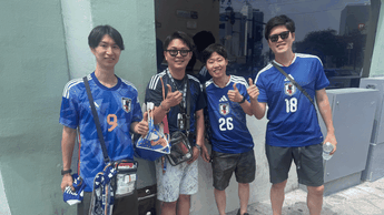 Afición japonesa invade Monterrey / Especial