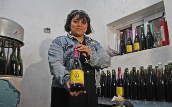 Andrea Martínez parte de la tradición familiar de la sidrera San Francisco / Melanie Torres