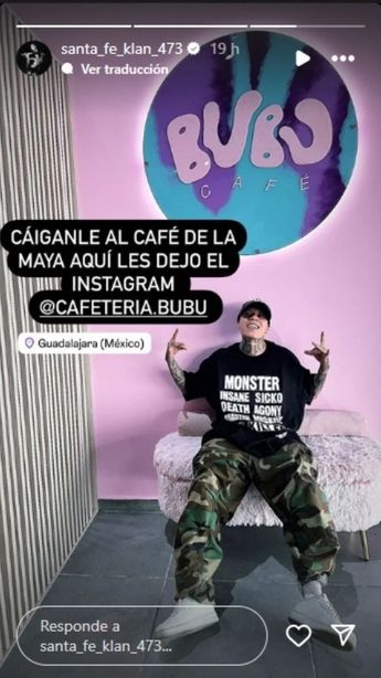 Santa Fe Klan compartió una foto en la que se le ve sentado en un establecimiento de Maya Nazor | ESPECIAL