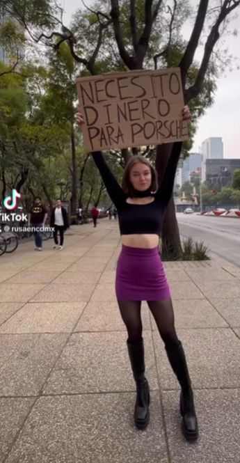Rusa pide ayuda para comprar un Porsche / Instagram