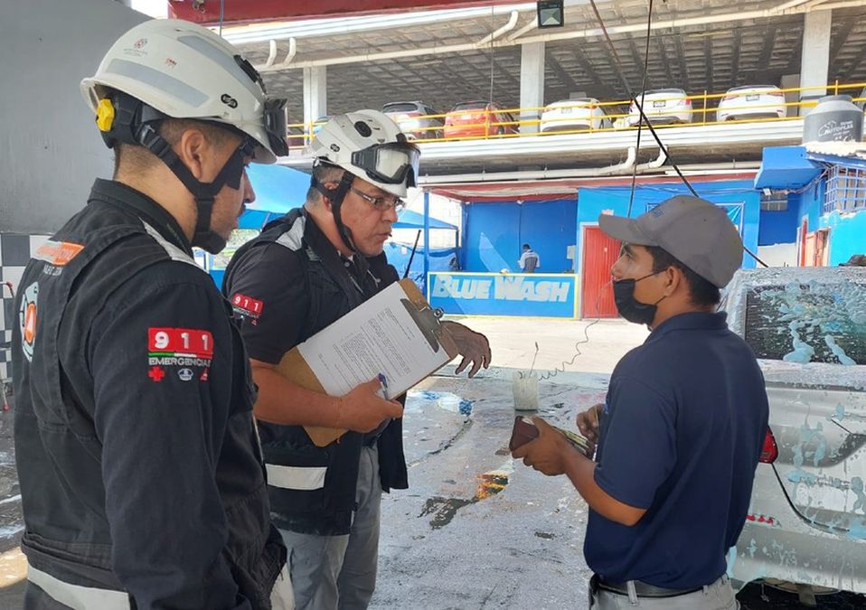 Protección Civil revisa car wash de NL ante escasez de agua/ Especial