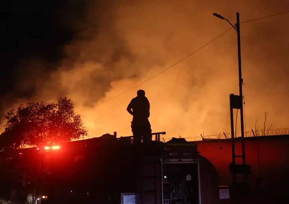 Se registra fuerte incendio en Central de Abasto, Iztapalapa