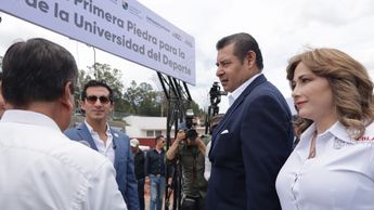 Rommel Pacheco y Alejandro Armenta en la colocación de la primera piedra en la Universidad del Deporte | Es Imagen