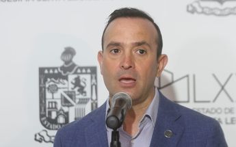 El coordinador de la bancada del PAN, Carlos de la Fuente |