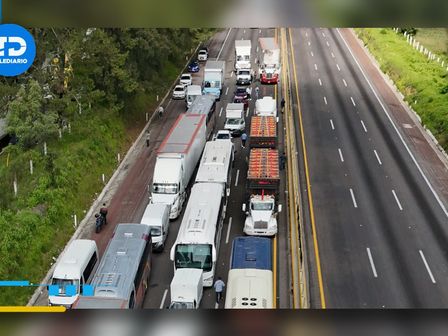 Autos varados y filas kilométricas suelen ser una imagen común en los tramos de la Autopista México-Puebla / Agencia Es Imagen