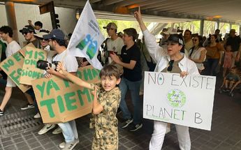 Marchan para exigir aire limpio en NL | Víctor González Garza