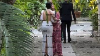 Angela Aguilar y su madre, Aneliz Álvarez, previo a la boda