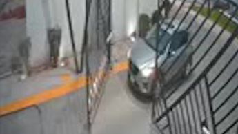 Ladrón roba camioneta en fraccionamiento de Torreón; primero entró a la casa por un refresco