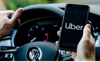 Uber, es la aplicación de transporte privado con mayor cuota de mercado en México / Shutterstock