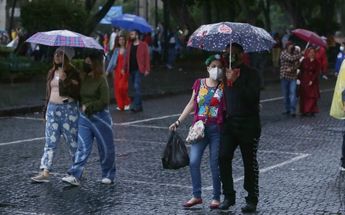 Capitalinos llegan a alcaldía Coyoacán por 15 de septiembre / Ariana Pérez.