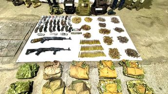 El enfrentamiento dejó dos civiles muertos y el aseguramiento de armas, vehículos y uniformes tácticos. | Foto: Cortesía