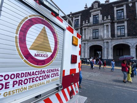 Protección Civil son los encargados de controlar a la población tras un sismo | Cuartoscuro