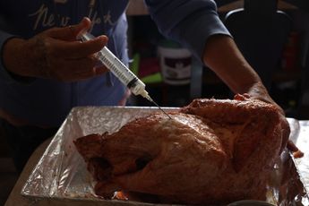 La preparación del pavo en México para Navidad varía según la receta y tradición / Pexels