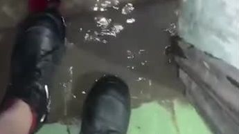 Afectados de la colonia El Arenal de Torreón sufren por drenaje colapsado