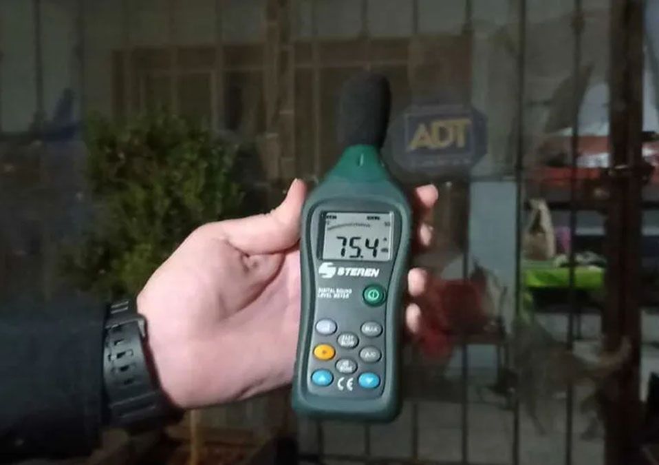Vecinos de Escobedo desafían a autoridades con música a todo volumen y cierre de calles