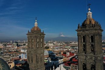 Otra de las leyendas en Puebla indica que las campanas de la Catedral fueron colocadas por los mismos ángeles / Agencia Es Imagen