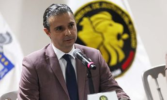 La Fiscalía de Nuevo León desmintió lo afirmado por el alcalde de San Pedro, Mauricio Fernández respecto de los policías y un proceso judicial. |