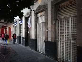 Las líneas de autobuses irregulares cobran tarifas excesivas a migrantes. | Especial