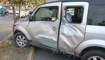 Camioneta fue impactada de un costado. | Fabricio Gallegos
