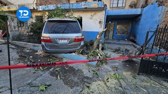 El área donde la camioneta se estrelló, ya fue acordonada por las autoridades | Telediario