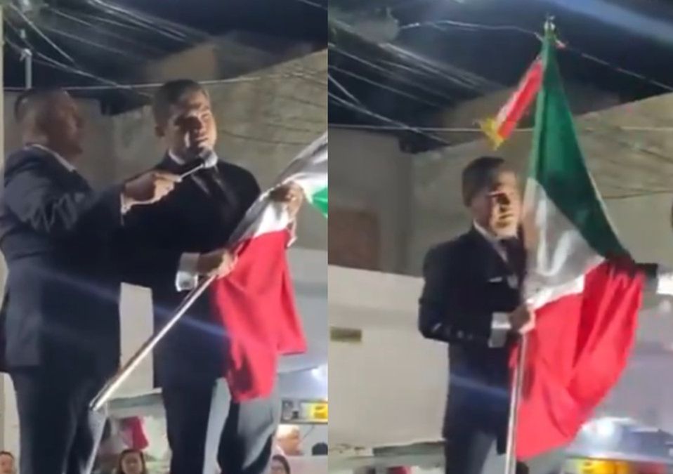 Aunque durante el acto el error pareció pasar inadvertido, rápidamente circuló en redes sociales. Foto: Especial.