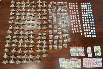 Mariguana, cristal y cocaína le fueron decomisadas al hombre detenido. | Cortesía
