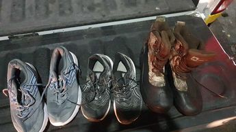 Zapatos presuntamente robados por Andrés Enrique M., de 40 años. | Cortesía