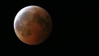 En CdMx se pudo apreciar la Luna roja | Cuartoscuro