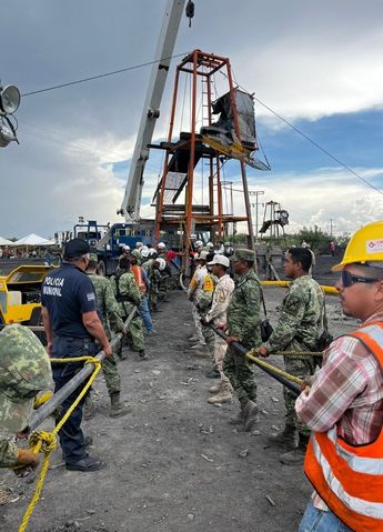 En el lugar se encuentran ingenieros especializados evaluando la situación y la causa./ Agustín Martínez.