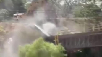 Explosión en puente de Puerto Vallarta deja un muerto y un herido grave