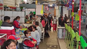 Fondas del mercado La Acocota ofrecen una variedad de platillos / Melanie Torres