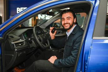 Fernando Thomae recibe camioneta tras ganar reto en Monterrey | Cortesía Fashion Drive