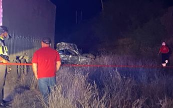 El auto quedó destrozado tras el impacto en Hualahuises. | Especial