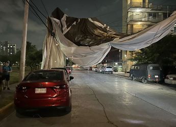 Al lugar acudieron elementos de Protección Civil de Monterrey para acordonar el área. | Mayte Villasana