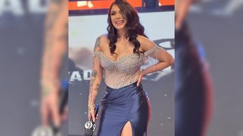 Anel Rodríguez lució un hermoso vestido de noche color azul. | Especial