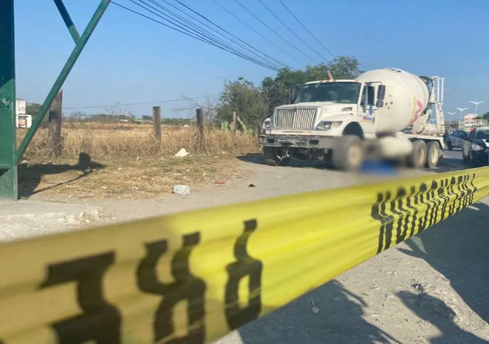Atropellan a hombre mientras esperaba el camión en Juárez, NL